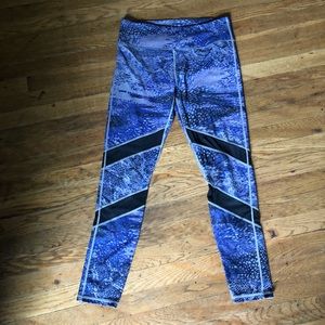 Snake skin & mesh workout leggings 🐍